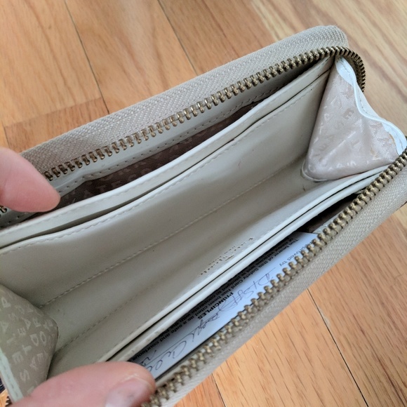 Kate Spade wristlet - Picture 2 of 4